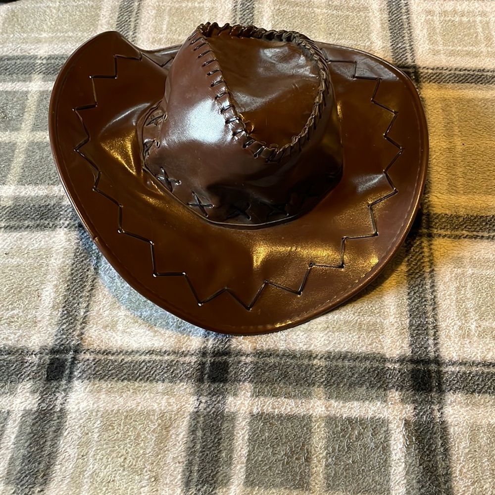 I’m selling a cowgirl hat